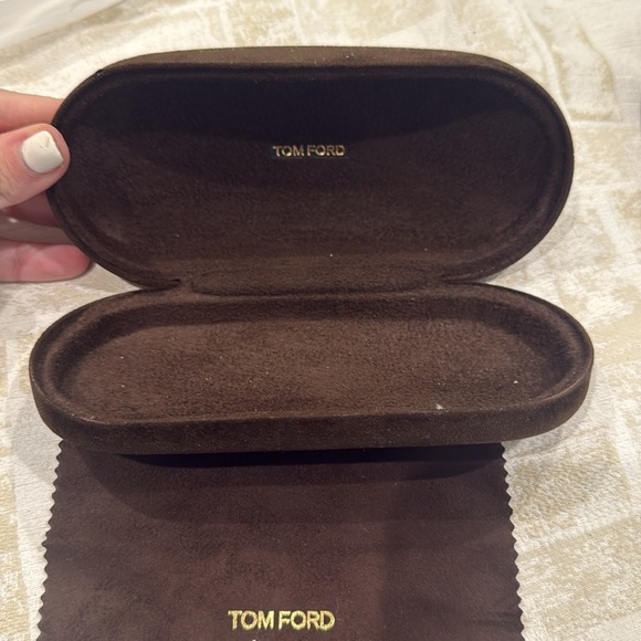 Tom Ford case velvet with Case only with microfiber glasses cleaner - Picture 8 of 10
